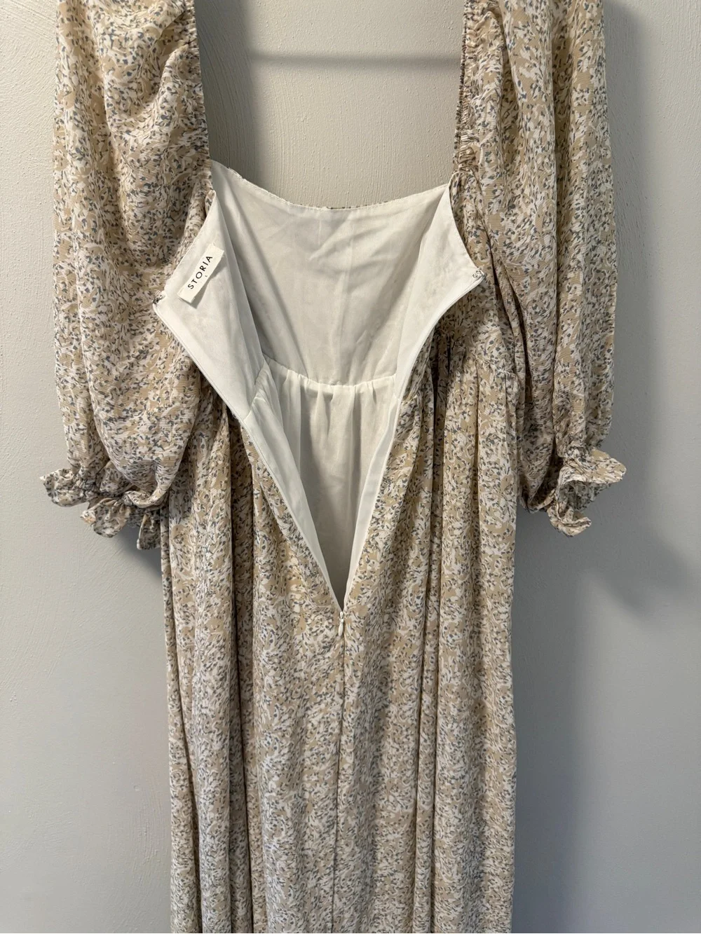 Storia Neutral Floral Maxi Dress in Beige and Cream size L - Picture 5 of 8